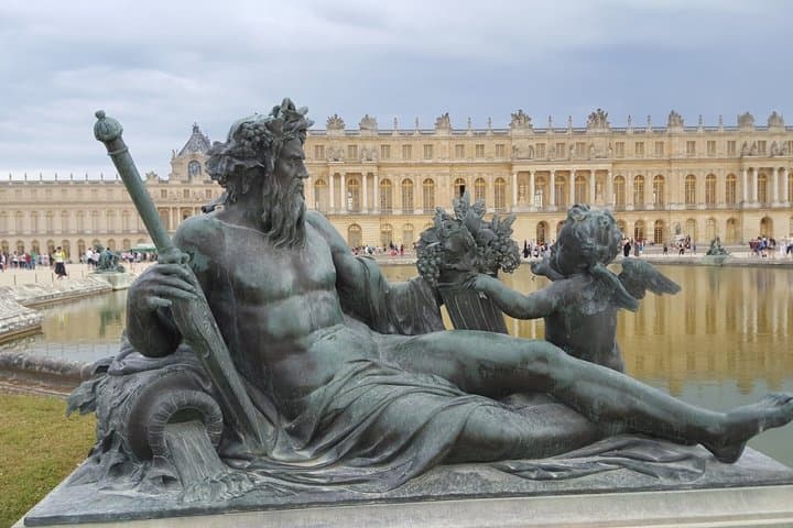 Palace of Versailles: Guided Tour with Skip-the-Line Entry — guided tour in Paris