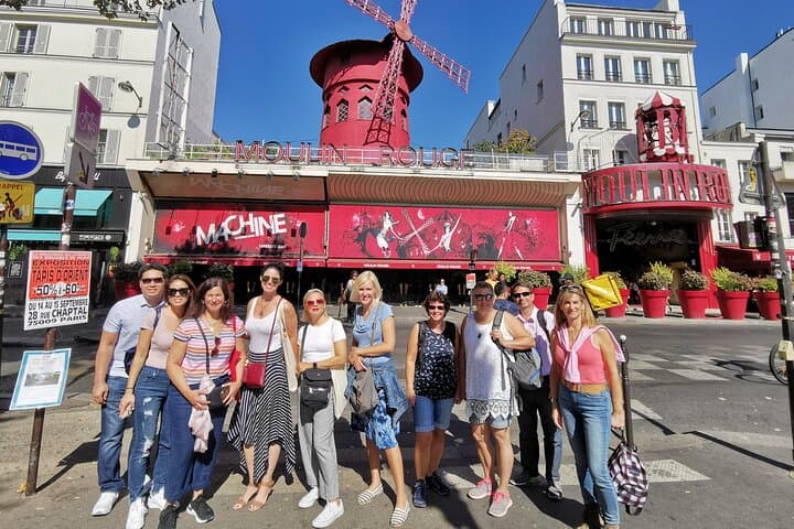 Montmartre & Sacré-Coeur Walking Tour with a Local Guide — guided tour in Paris